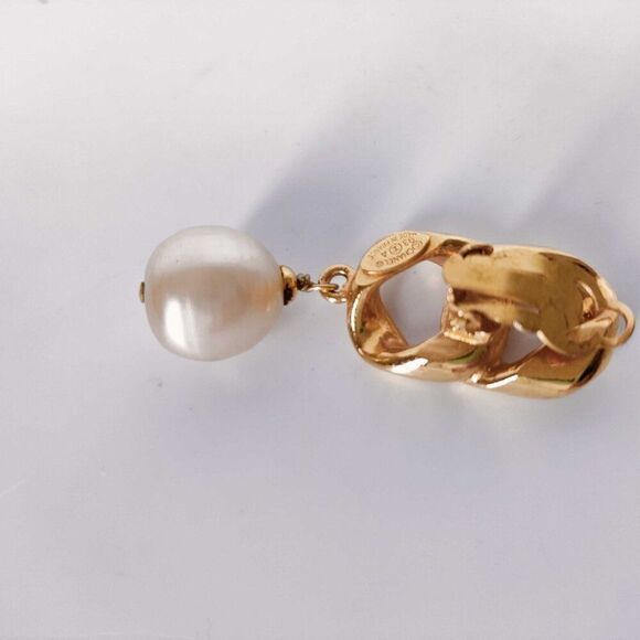 Pristine Vintage Chanel Gold-Plated Clip On Earrings with Drop Baroque Pearls - Picture 7 of 11